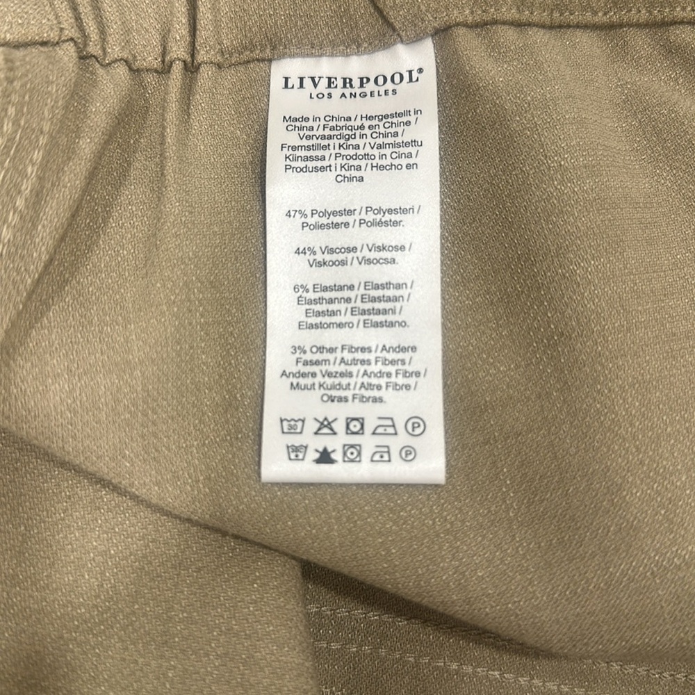 EUC Women’s ankle high slacks | wore once - Picture 7 of 7